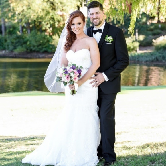 Meet your Posher, Lindsey! - Picture 3 of 3